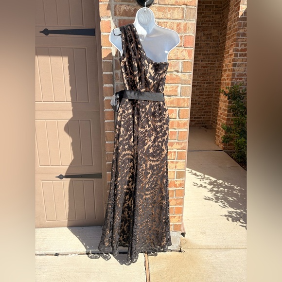 Tadashi Shoji black lace nude lined one shoulder floor length formal gown size 4 - Picture 8 of 11